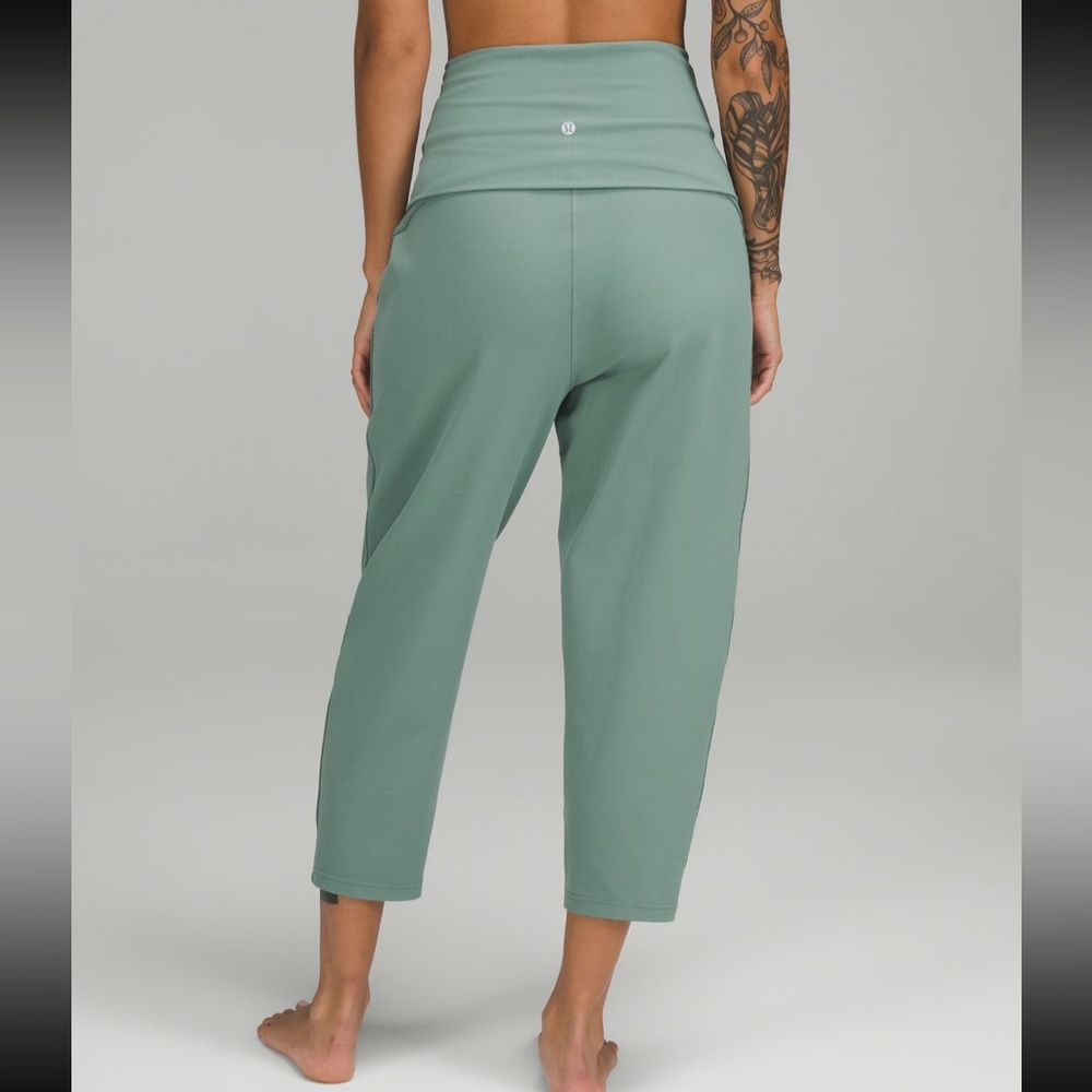 Lululemon Align SHR Ribbed Waist Cropped Jogger - Picture 3 of 7